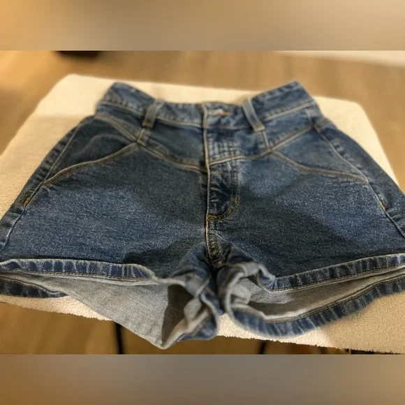 Guess Classic Blue Jean Shorts - Picture 1 of 5